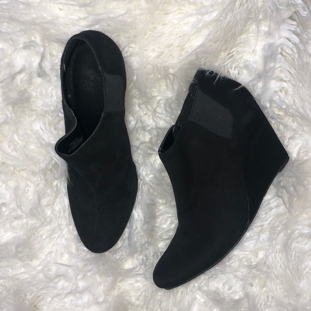 VINCE CAMUTO Suede Wedges